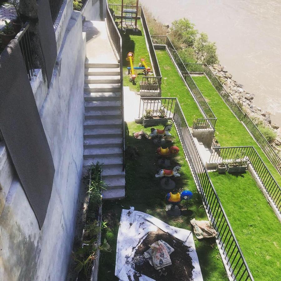 Hotel La Orilla Muzaffarabad Bagian luar foto