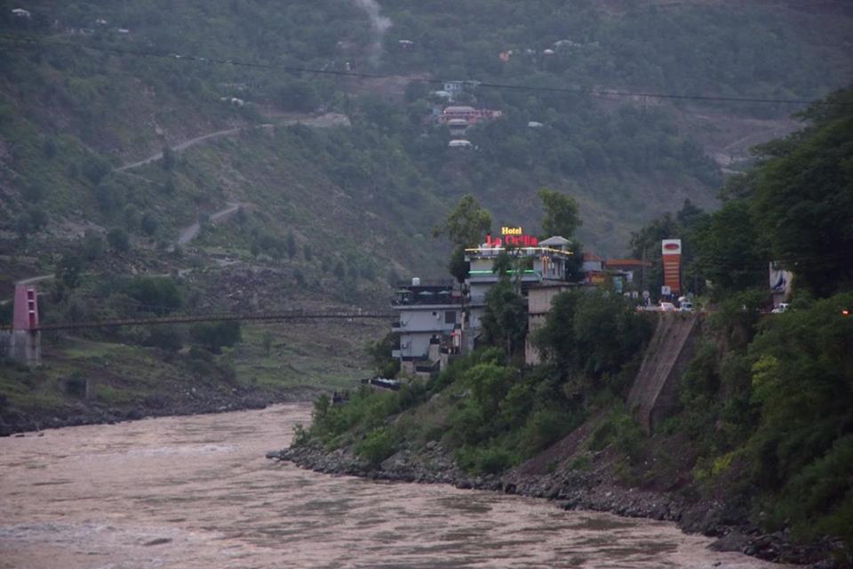 Hotel La Orilla Muzaffarabad Bagian luar foto