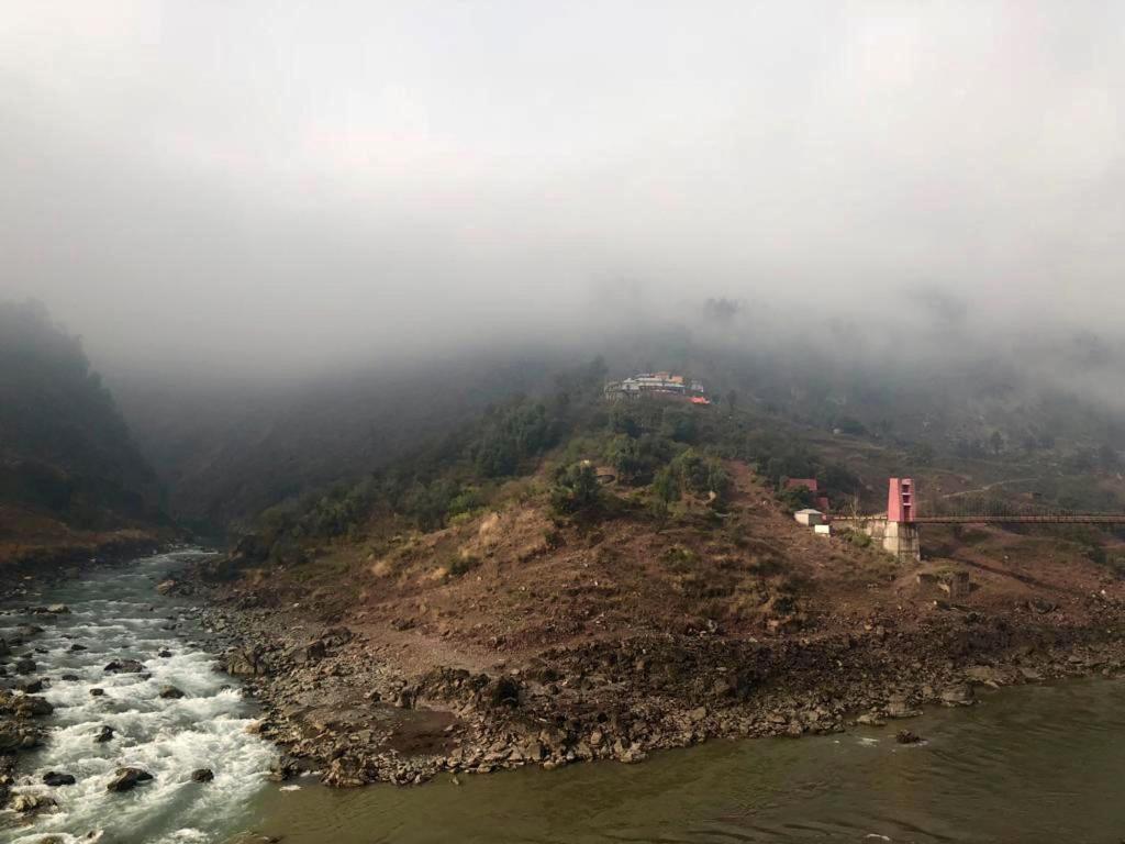 Hotel La Orilla Muzaffarabad Bagian luar foto