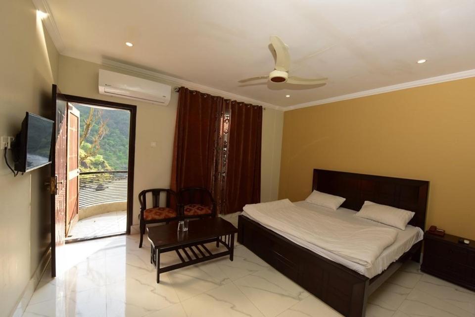 Hotel La Orilla Muzaffarabad Bagian luar foto
