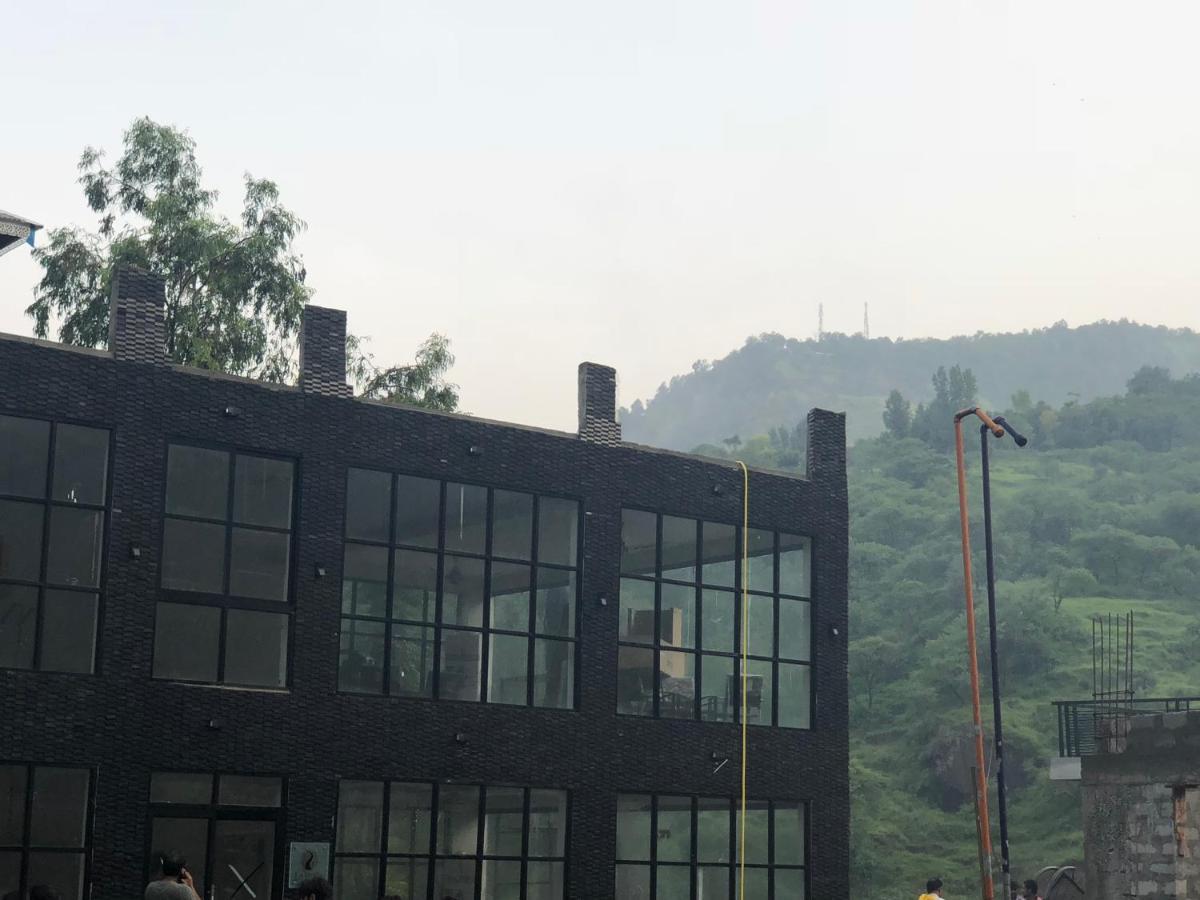 Hotel La Orilla Muzaffarabad Bagian luar foto