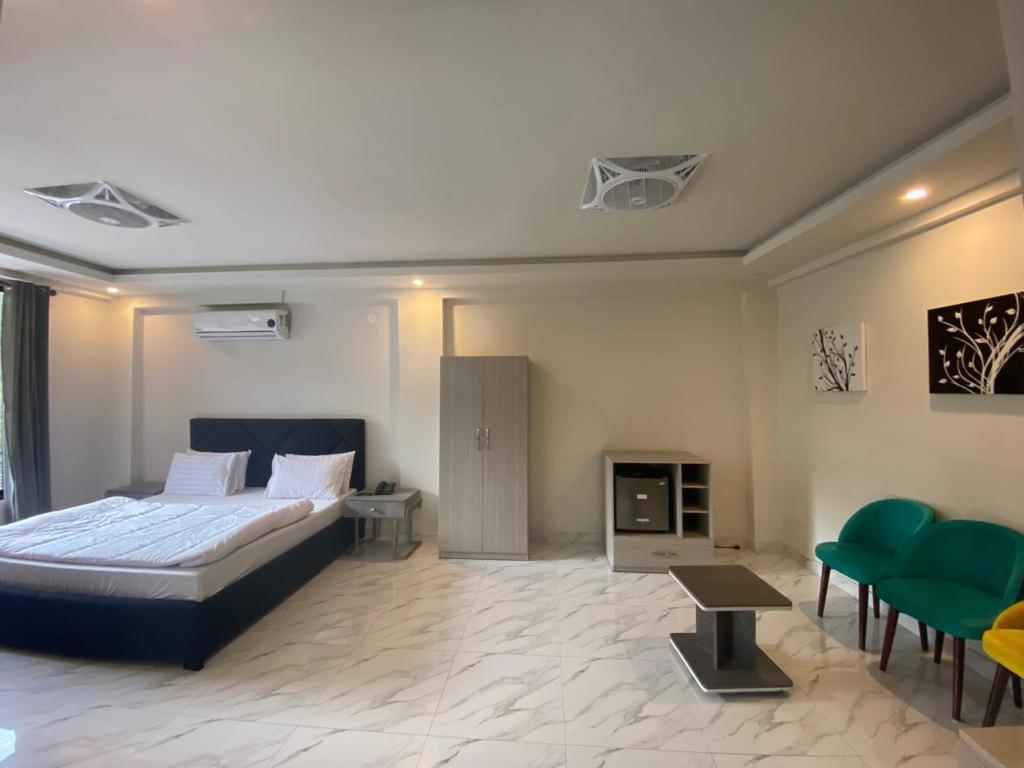 Hotel La Orilla Muzaffarabad Bagian luar foto