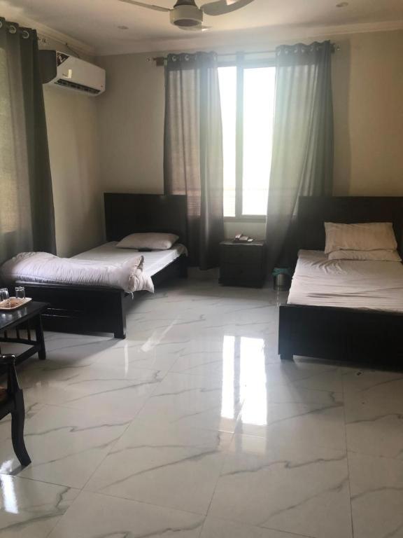 Hotel La Orilla Muzaffarabad Bagian luar foto