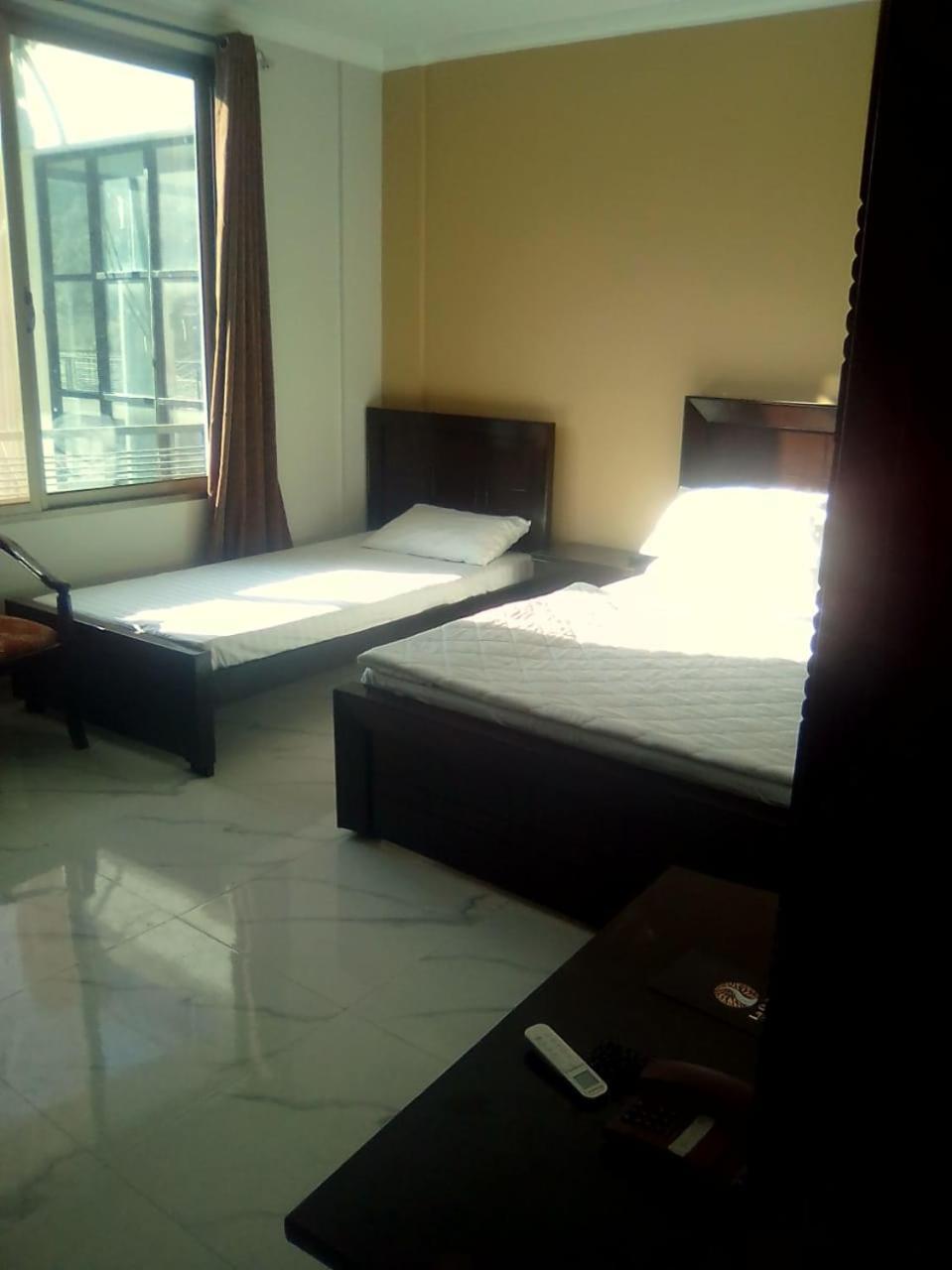 Hotel La Orilla Muzaffarabad Bagian luar foto